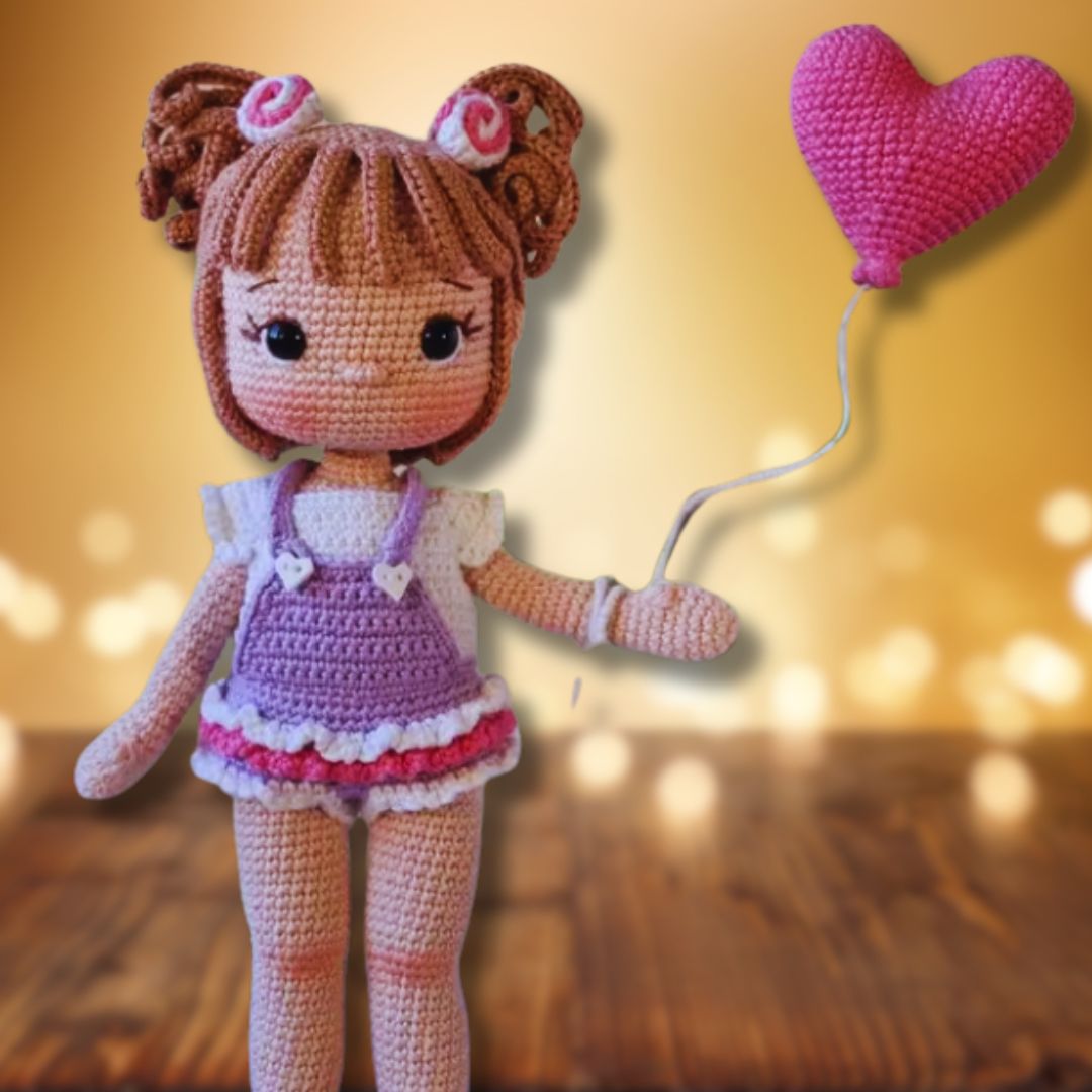 Poupette Modèle de Crochet Amigurumi avec Salopette et Ballon