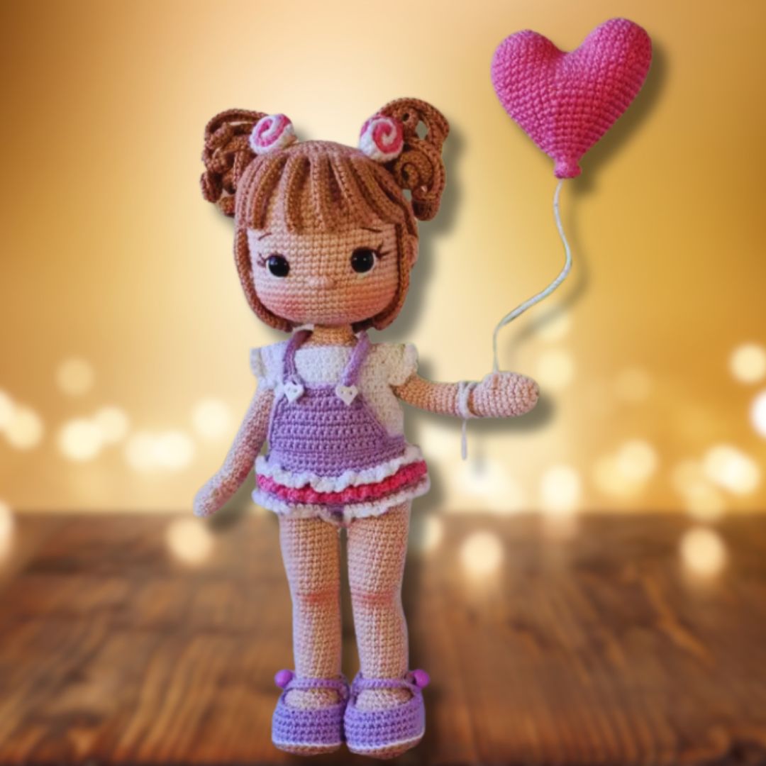 Poupette Modèle de Crochet Amigurumi avec Salopette et Ballon